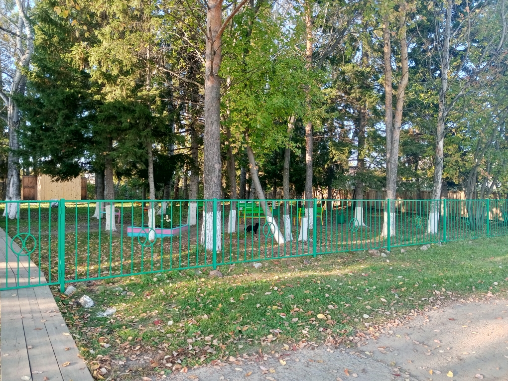 Ограждение клуба (после).